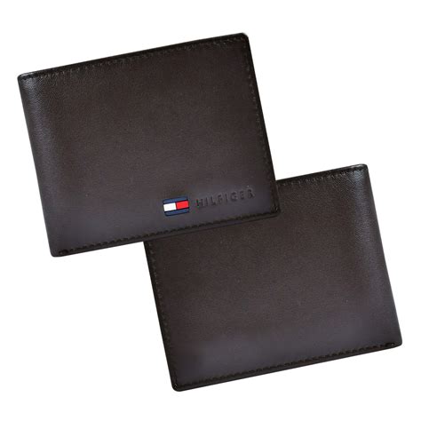 Tommy Hilfiger Men's Genuine Leather Passcase .